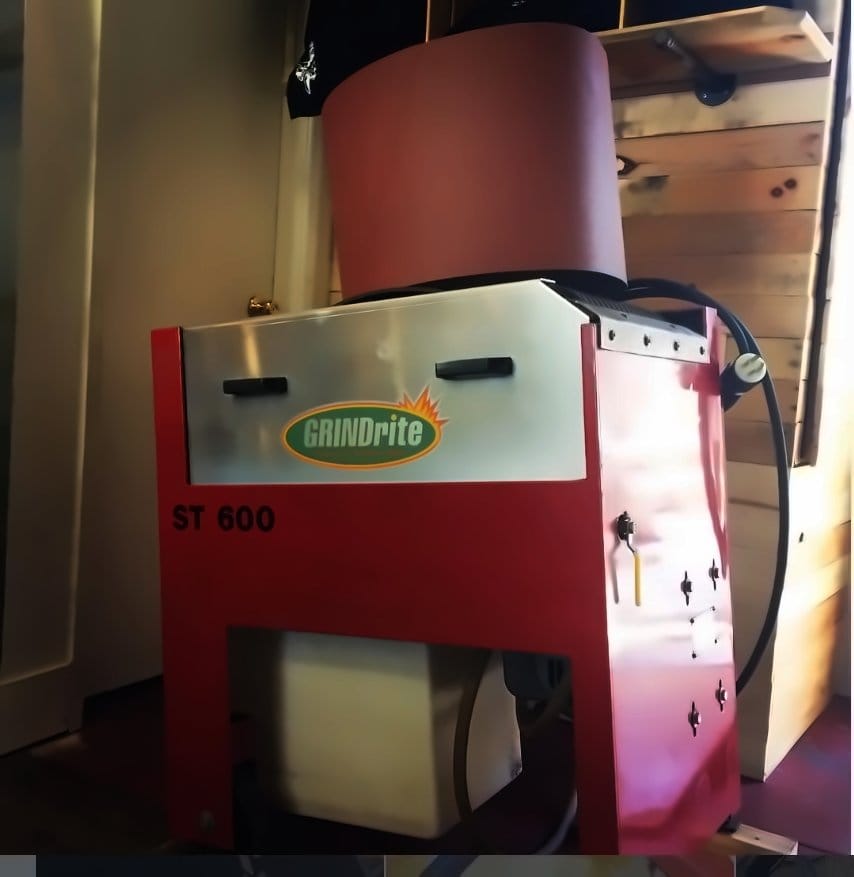 Base grinding machine in the shop